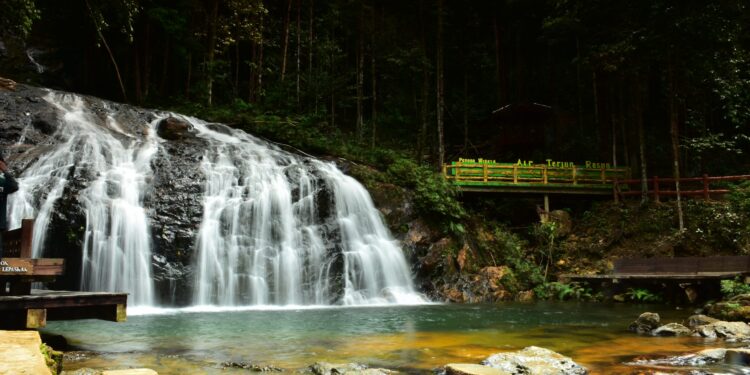 Wisata Lingga Air Terjun Resun yang Menakjubkan